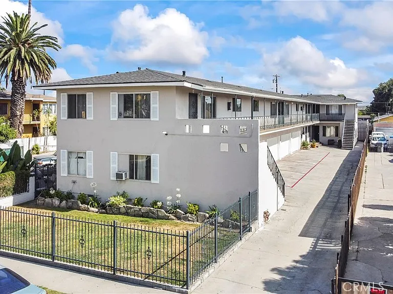 3364 Elizabeth Ave